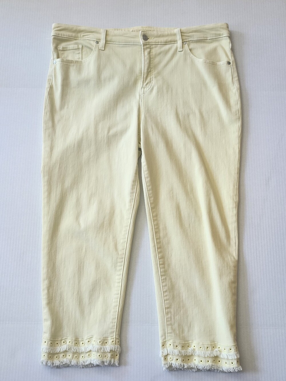 Chico's So Slimming Girlfriend Slim Leg Crop Jeans Size 3 US 16 Yellow Eyelet